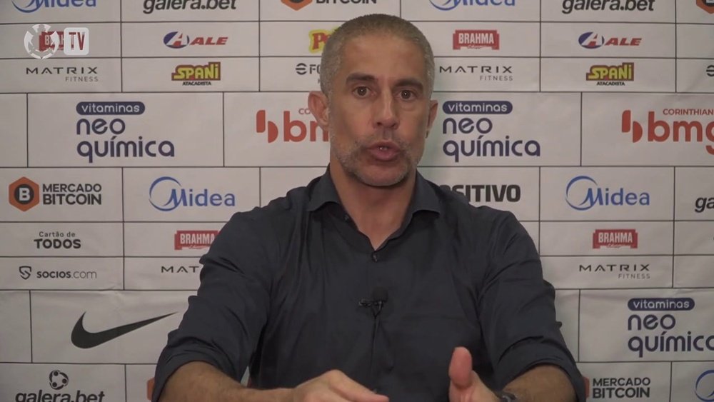 Sylvinho fala sobre oportunidades dadas dentro do elenco do Corinthians.