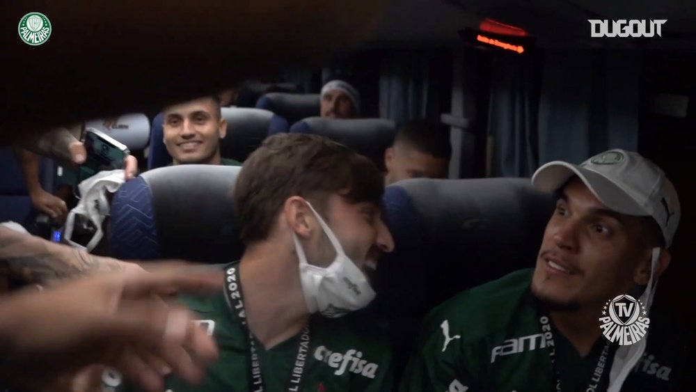 Palmeiras' players had lots of fun on the way back to Sao Paulo after beating Santos. DUGOUT