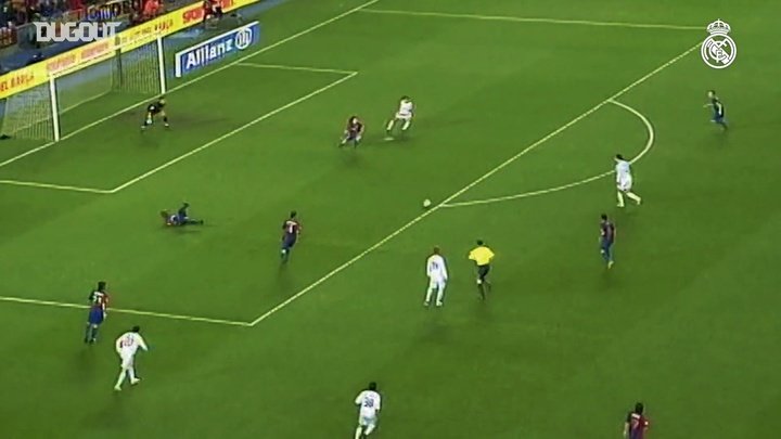 VÍDEO: Van Nistelrooy faz dois no Barcelona dentro do Camp Nou
