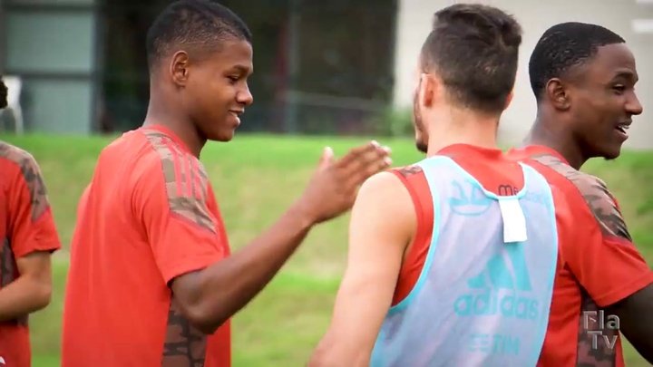 VÍDEO: Flamengo realiza treino tático e técnico com foco no Palmeiras