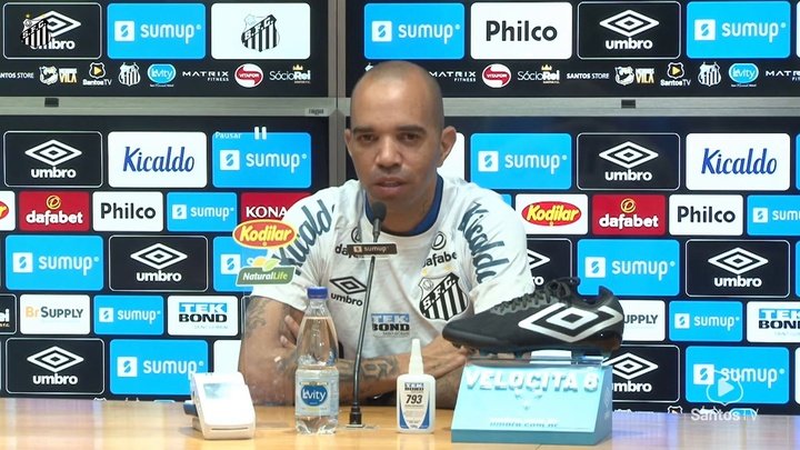 VÍDEO: Diego Tardelli é apresentado e já planeja estreia pelo Santos