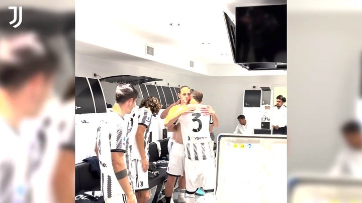 VIDÉO : les joueurs de la Juventus saluent Chiellini. Dugout