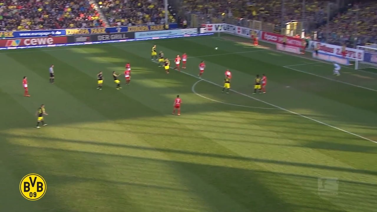 VIDEO: Dortmund's classic goals v Freiburg