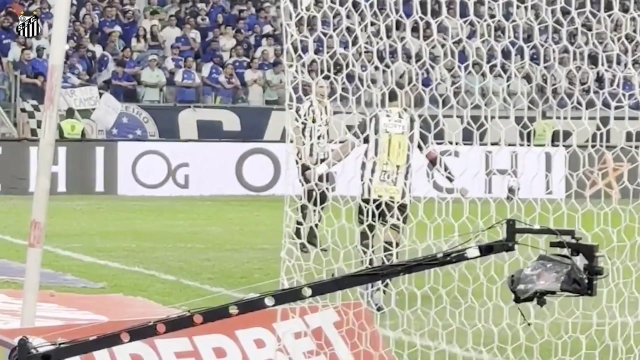 Confira os gols de Gustavo Caballero e Guilherme, ambos no segundo tempo, que deram a vitória ao Peixe por 2 a 1, pelo Brasileirão.