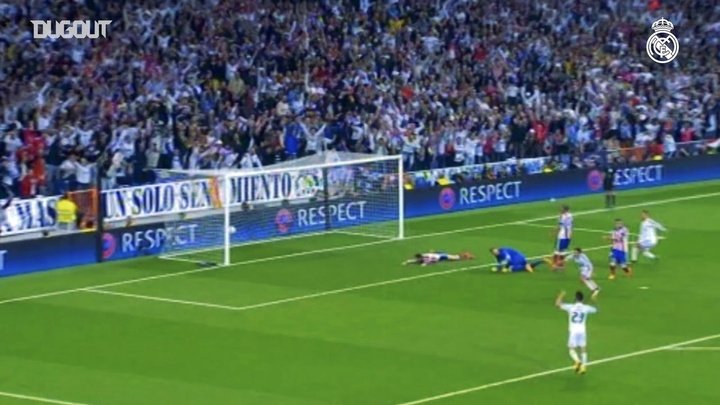 VIDEO: Chicharito's late goal knocks out Atletico
