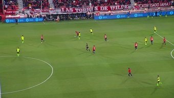 Independiente, entraîné par Carlos Tevez, a battu Barracas 3-0. Le dernier but de l’équipe de Buenos Aires est à l’image de son coach. Les joueurs n’ont rien lâché.