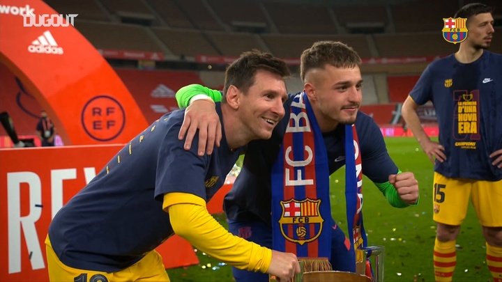 VIDEO: Barca players pose with Messi during Copa del Rey celebrations