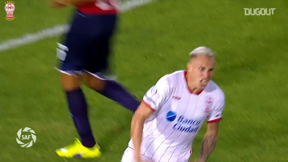 Briasco scored the only goal for Huracan v Independiente. DUGOUT