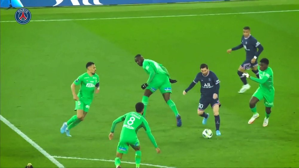 Messi's top five assists at PSG. DUGOUT