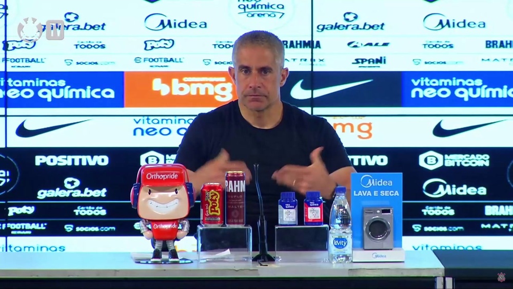 Sylvinho analisa vitória sobre o Athletico-PR. DUGOUT