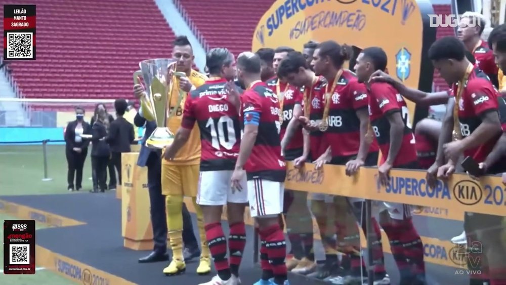Il Flamengo festeggia la vittoria della Supercoppa Brasiliana. Dugout