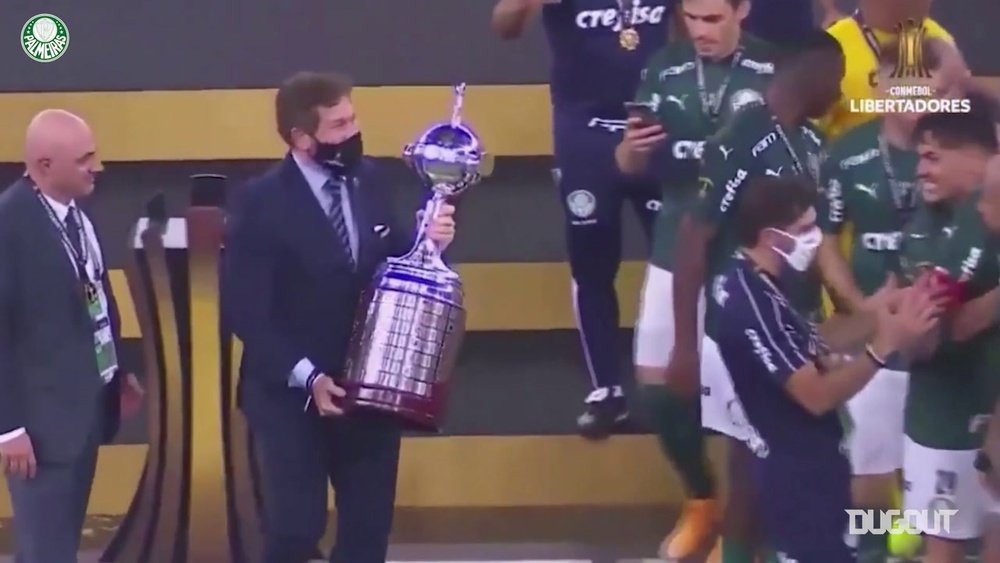 I festeggiamenti del Palmeiras dopo la vittoria della Libertadores. Dugout