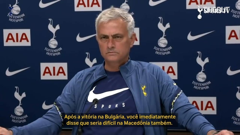 Mourinho se emociona com pergunta e discurso de jornalista da Macedônia. DUGOUT