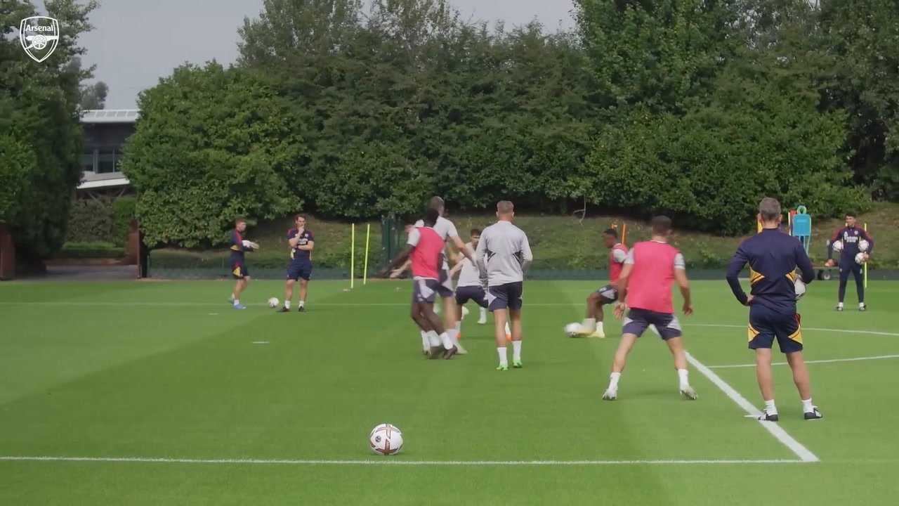 VIDEO: Arsenal finish work ahead of PL battle with Man Utd
