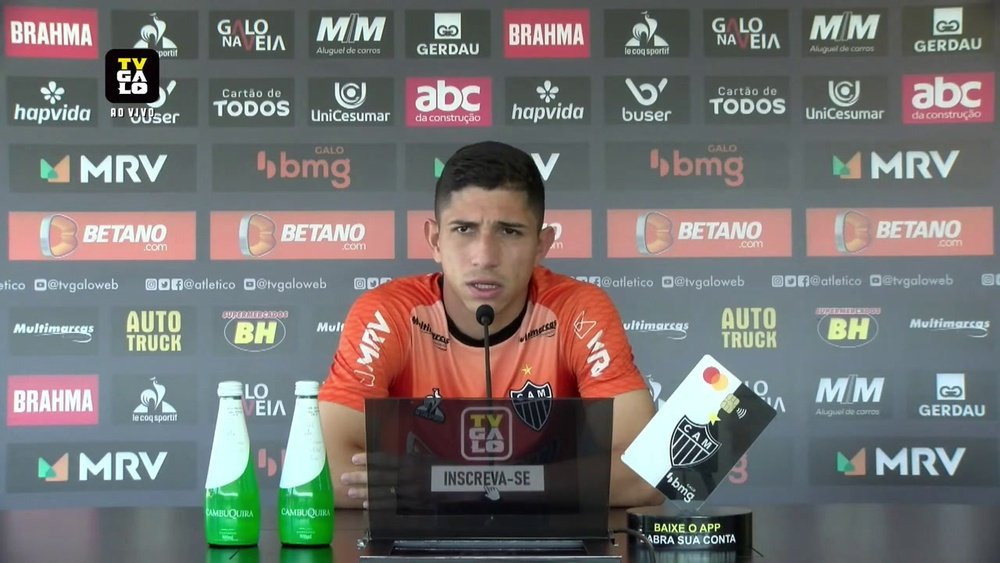 Savarino elogia El Turco e fala da união dos estrangeiros no Galo. DUGOUT