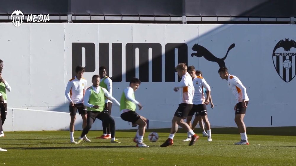 Valencia are preparing for the Copa del Rey game with lower league Utrillas. DUGOUT