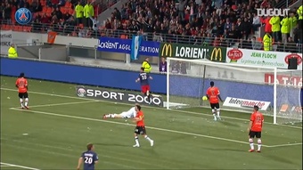 Le but de la poitrine de Zlatan Ibrahimovic face à Lorient en 2013. DUGOUT