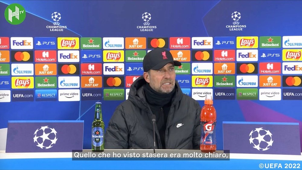 Klopp in conferenza stampa. Dugout
