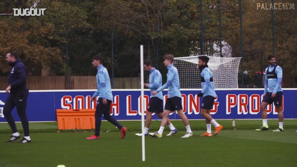 Academy players join Palace's first team in training. DUGOUT