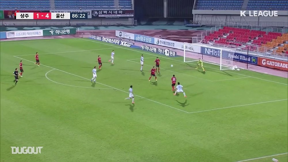 Lee Dong-kyeong scored a brilliant goal to seal Ulsan's 1-5 win at Sangju Sangmu. DUGOUT