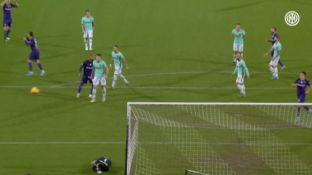 Lo strepitoso salvataggio di Handanović contro la Fiorentina. Dugout