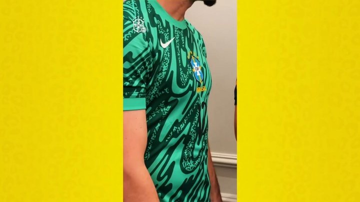 VIDÉO : Vinicius Junior et ses coéquipiers posent avec le nouveau maillot du Brésil