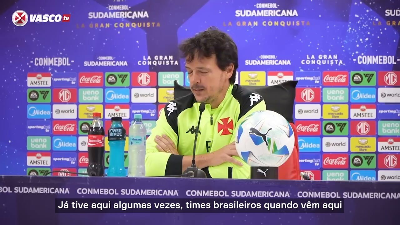 Fernando Diniz lamenta expulsão em derrota do Vasco