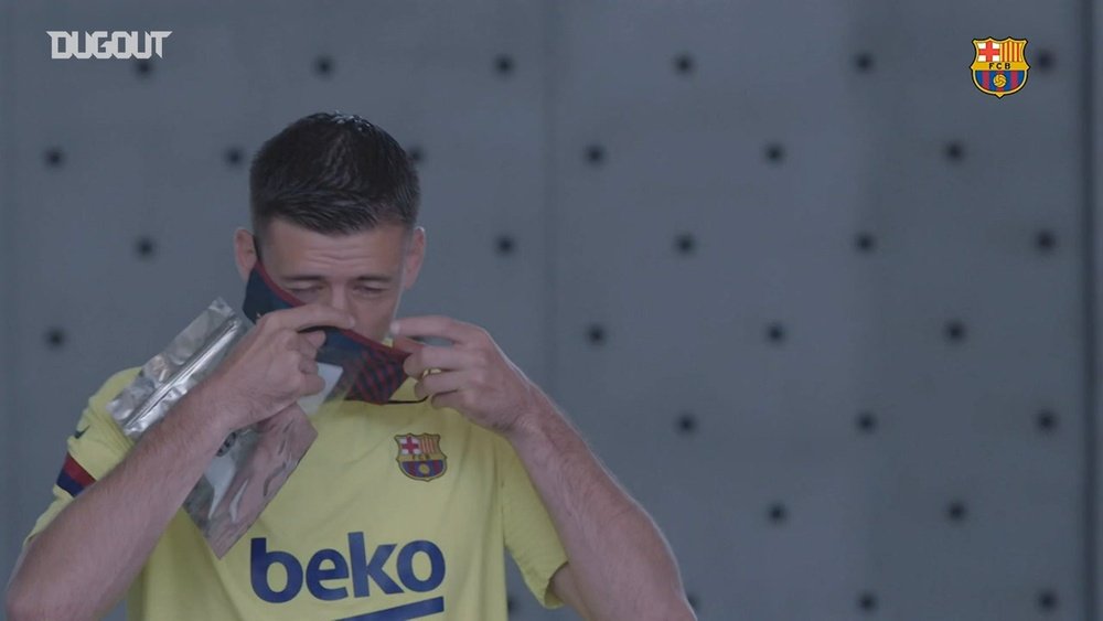 VIDEO: FC Barcelona players wear club protective masks. DUGOUT