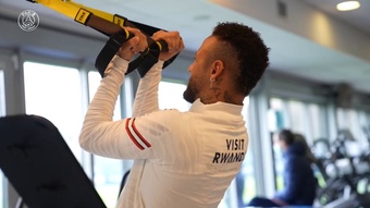 Neymar trabaja duro para recuperarse de su lesión de tobillo. Captura/DUGOUT