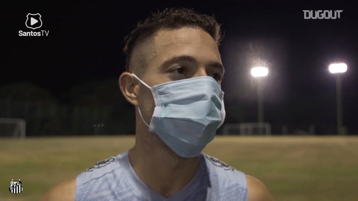 VÍDEO: Jean Mota volta aos treinos no Santos e espera por nascimento de filho