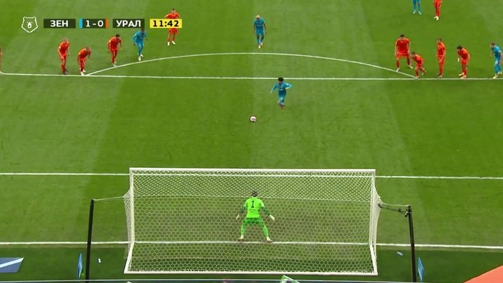 Claudinho perde pênalti mas faz gol no rebote para o Zenit