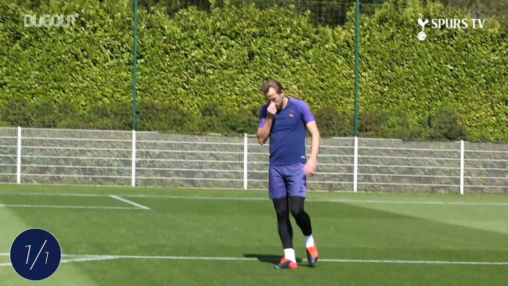 Harry Kane did shooting practice with Hugo Lloris. DUGOUT