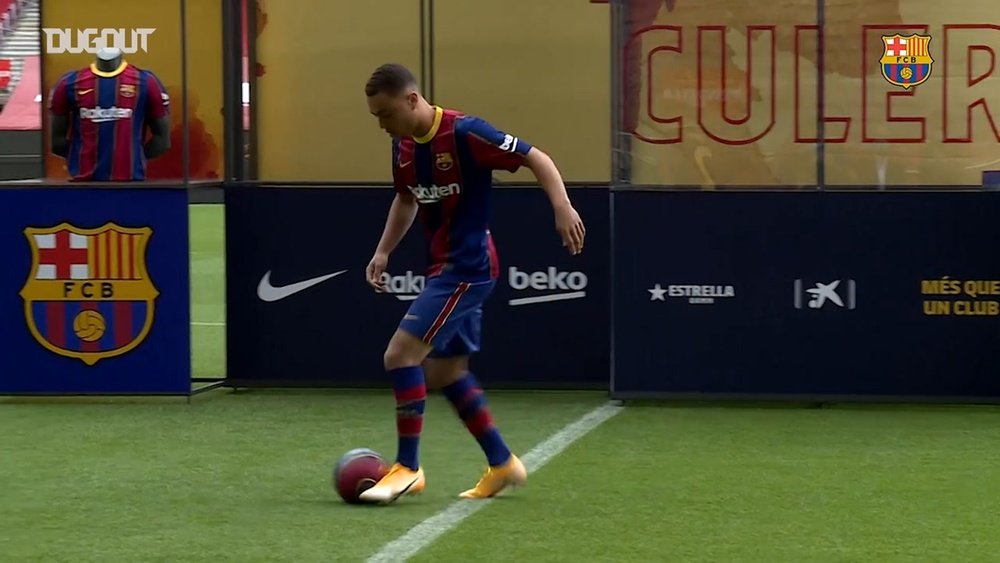 Dest touches the ball at the Camp Nou and makes his first training session. DUGOUT