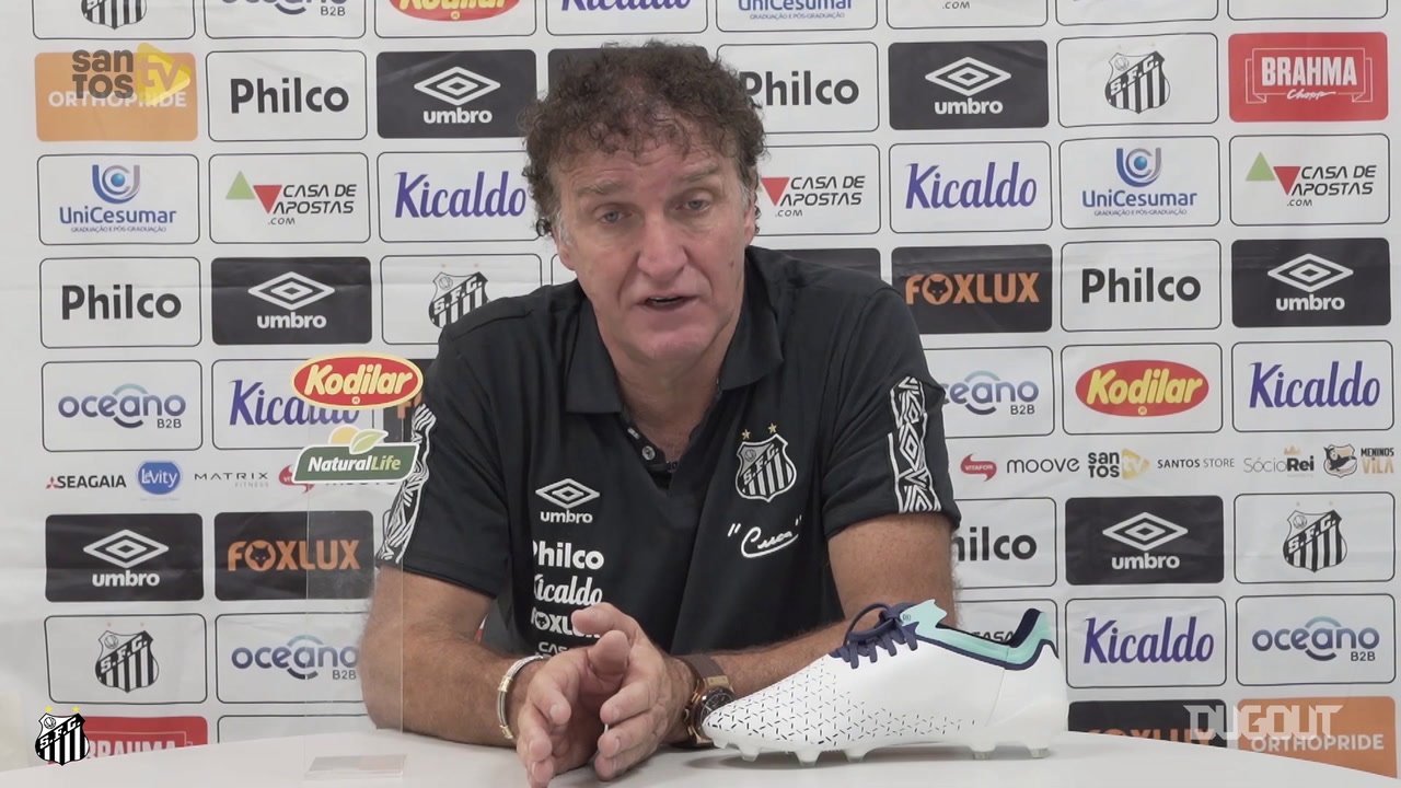 VÍDEO: Cuca elogia Everson e analisa situação dos goleiros do Santos