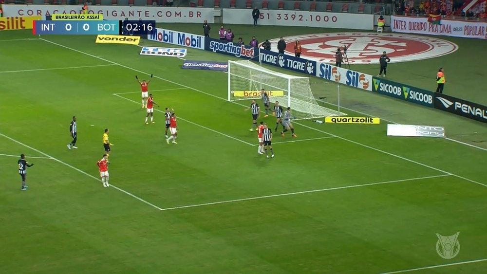 Botafogo came from behind to beat Internacional 2-3. DUGOUT