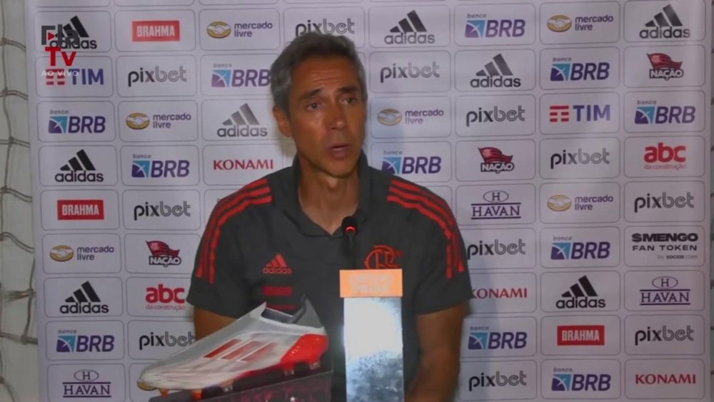 Paulo Sousa explica Bruno Henrique.