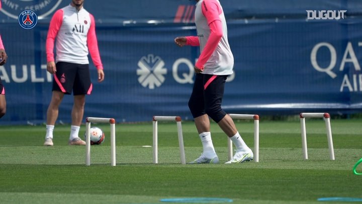 VIDEO: PSG are getting ready before the last match against Brest