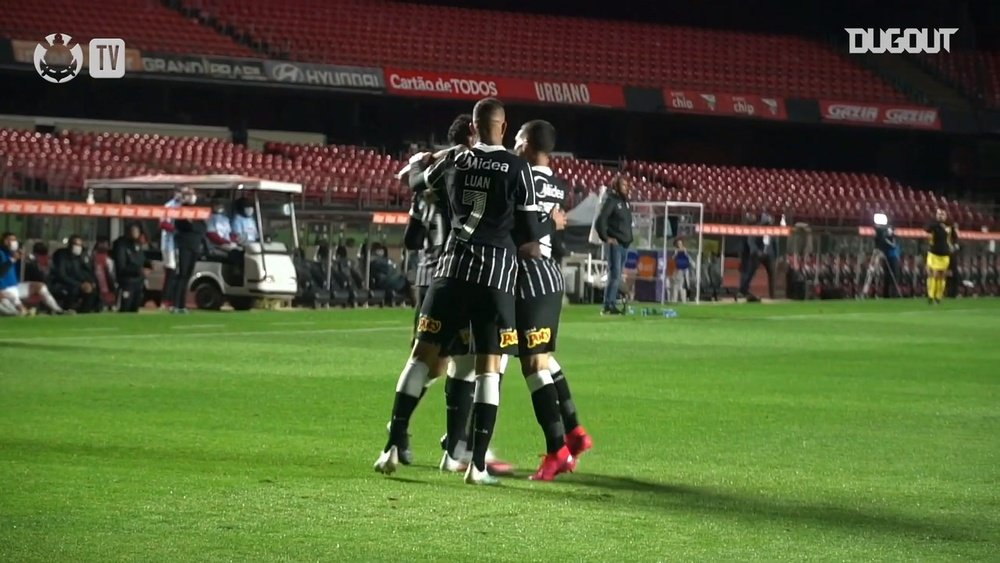 Ederson comemora segundo gol seguido pelo Corinthians. DUGOUT