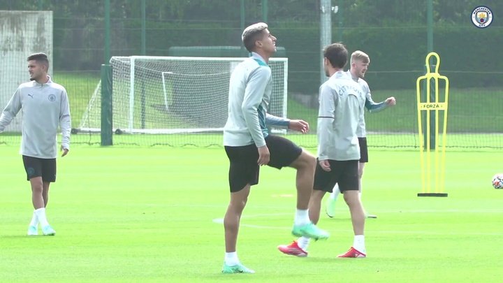 VÍDEO: Manchester City treina antes de amistoso contra o Blackpool