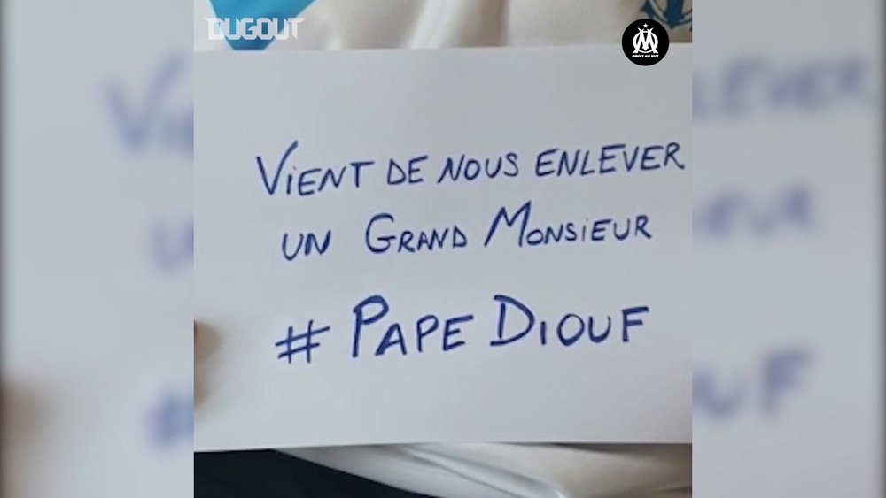Lles supporters de l'OM saluent la mémoire de Pape Diouf. DUGOUT