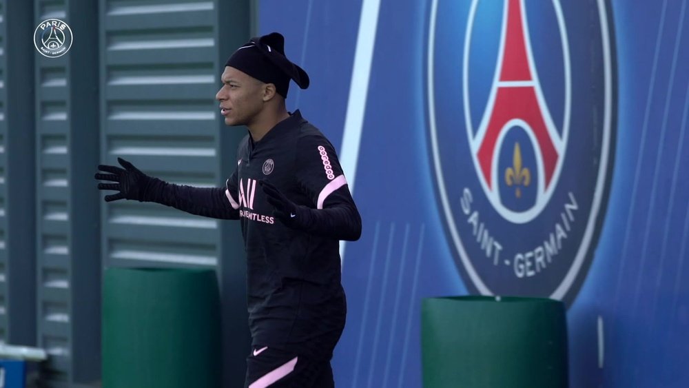 Mbappe's training session before the match against Angers. DUGOUT