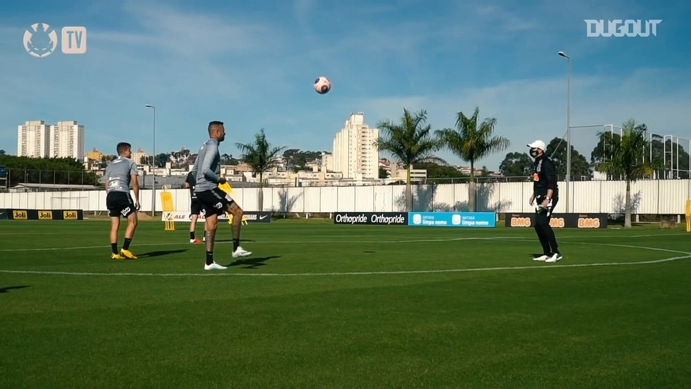 Corinthians avança em treinos coletivos. DUGOUT