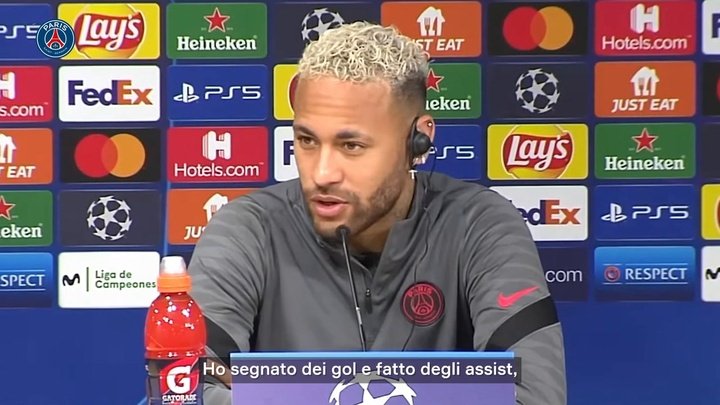 Neymar in conferenza stampa. Dugout