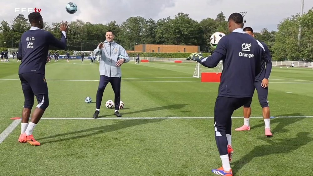 'Les Bleus' are already giving their all in training sessions. DUGOUT