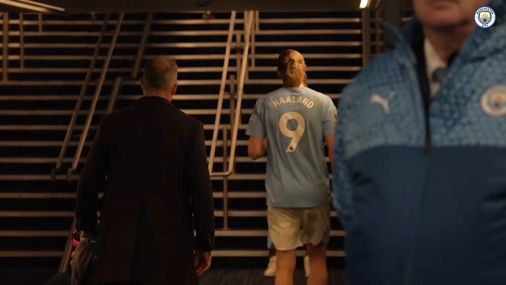 VIDÉO : Les célébrations d'Haaland après son quadruplé contre les Wolves. Dugout