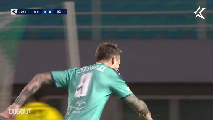 VÍDEO: Santiago impressiona com golaço na K-League 2