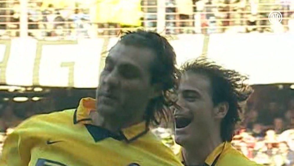 Il gol spettacolare di Christian Vieri contro la Sampdoria. Dugout