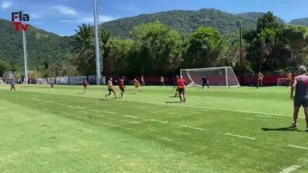Thiago Maia marca um golaço em treino do Flamengo. DUGOUT