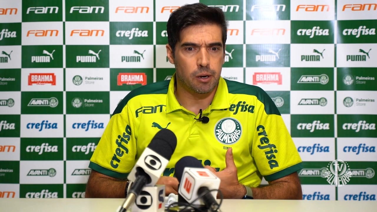 Tadeu, do Goiás, é eleito o melhor goleiro do mês de setembro do Brasileirão