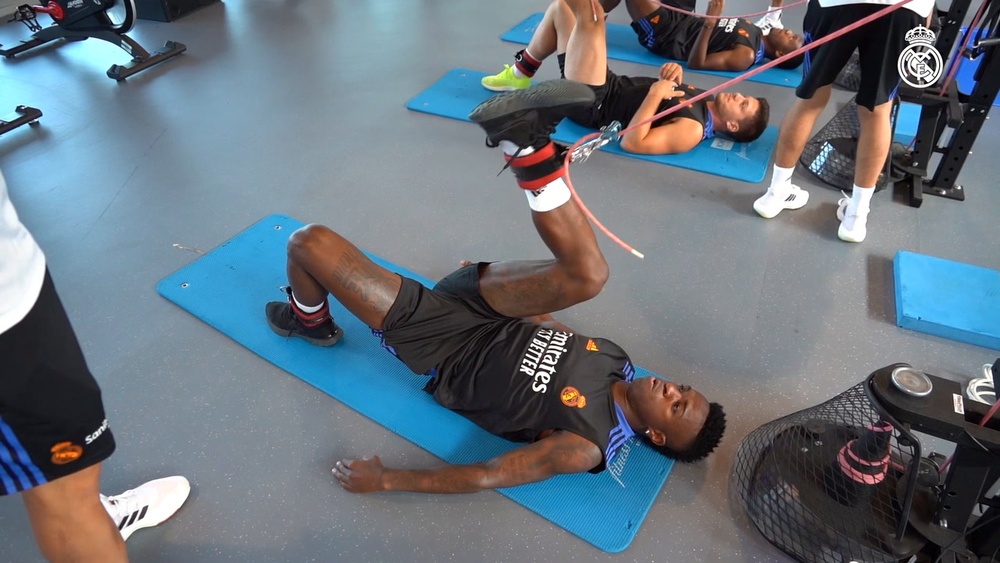 Il duro allenamento di Marcelo, Rodrygo, Casemiro, Vinícius Jr. e Eder Militão. Dugout